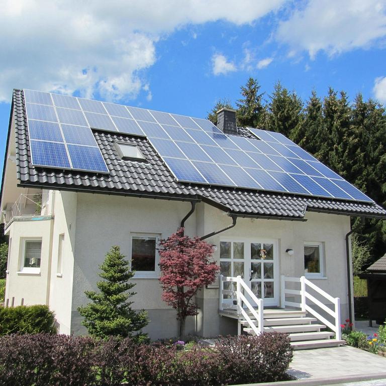 Which is better, a diesel generator or a solar power system? A comprehensive comparison of their advantages and disadvantages.